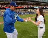 ѺѶ ŮʱԱTiffanyL.A.DodgersǰɼЯֺѡ...